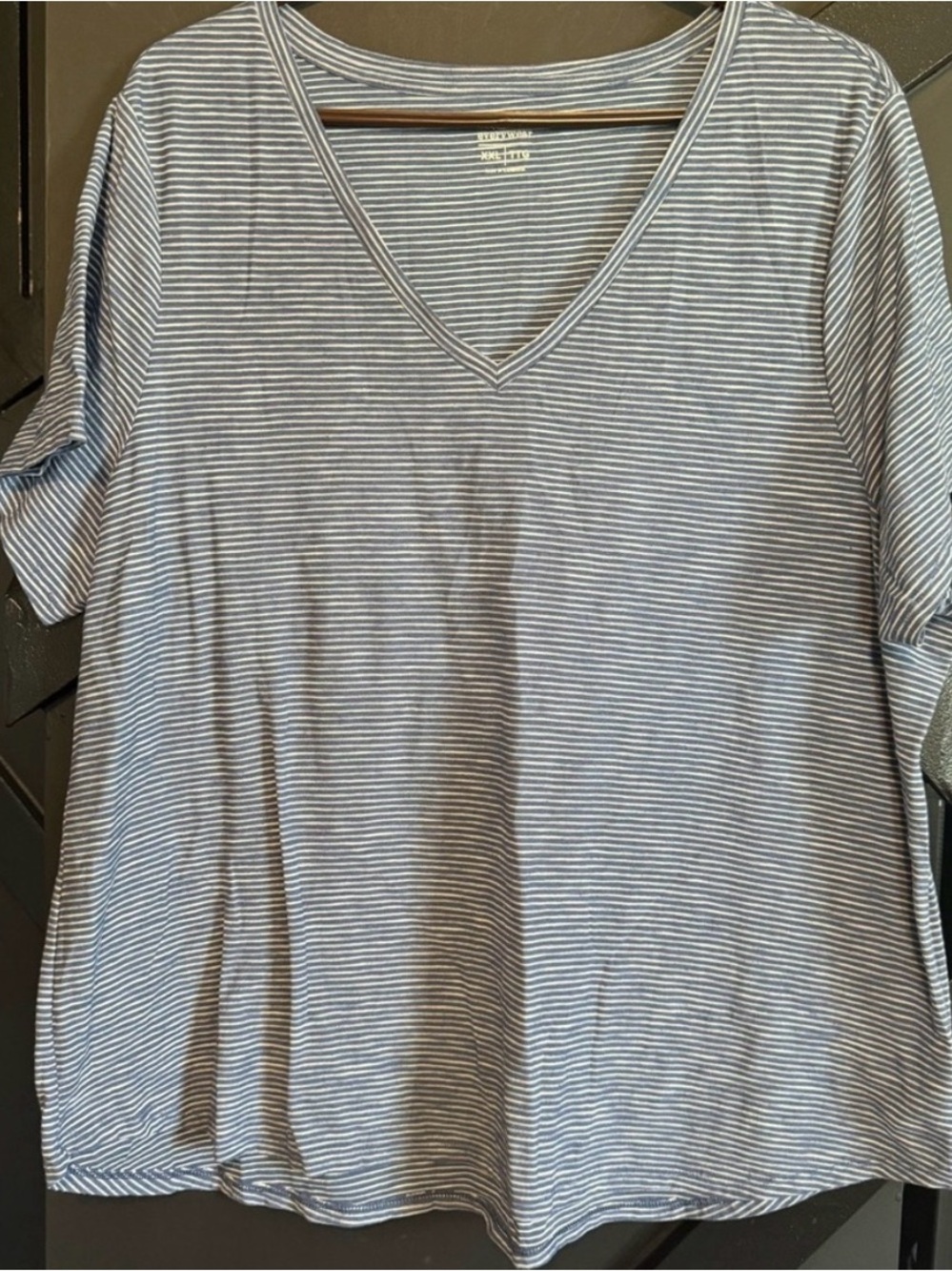 Old Navy Short Sleeve V-Neck Striped Tee